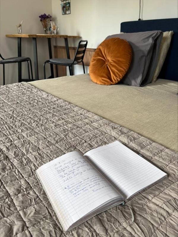 Bed En Brochje De Oase Bed & Breakfast Sweagerbosk Bagian luar foto